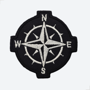 Patch bordado rosa dos ventos preto e branco com bússola e pontos cardeais
