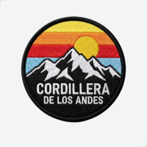 Patch bordado Cordilheira dos Andes redondo com montanhas e pôr do sol
